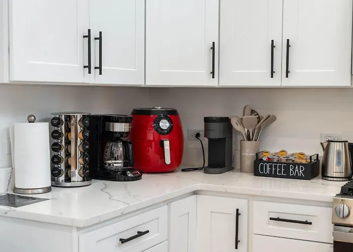 Vibrant West Town Perfect For Families