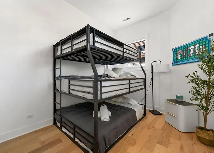 Vibrant West Town Perfect For Families