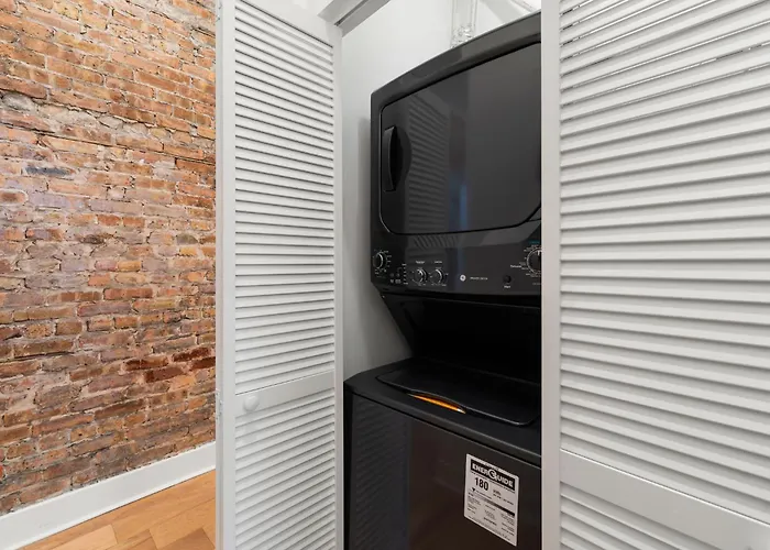 Vibrant West Town Perfect For Families